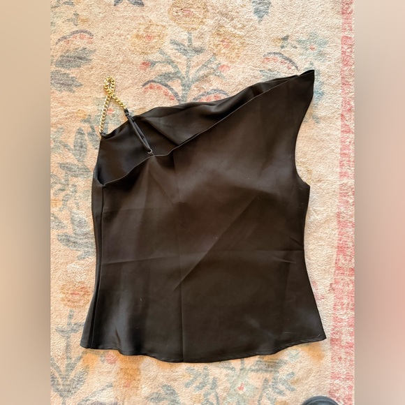 Astr Black One-Shoulder Blouse with Gold Chain - Picture 2 of 3